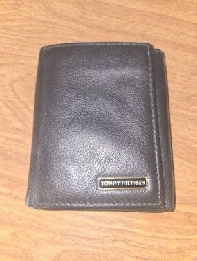 Mens Leather Tommy Hilfiger Tri-Fold Wallet